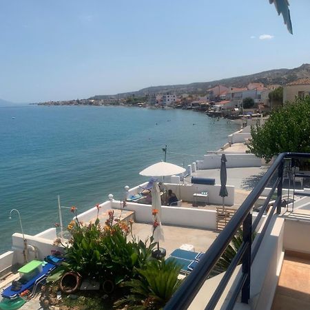 Kamari Beachfront Apartments Ксилокастро Экстерьер фото